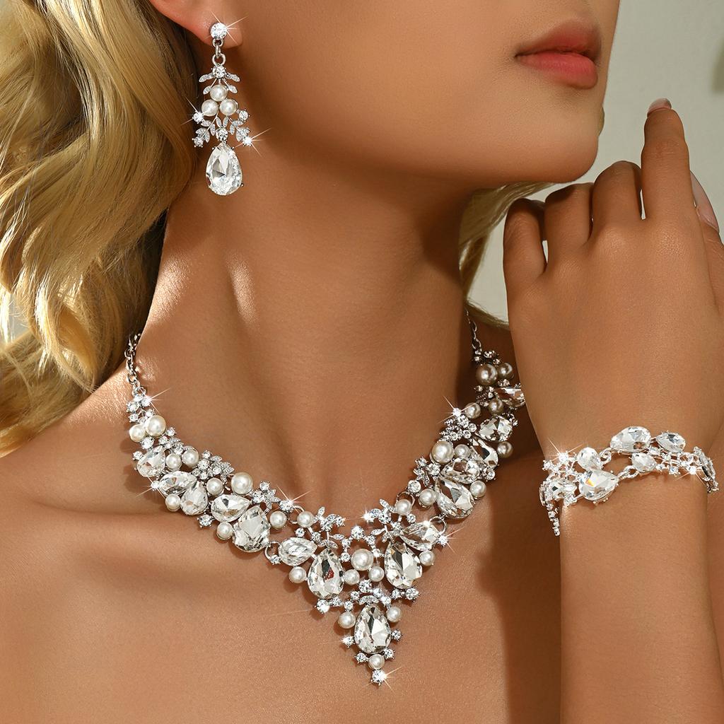 Heavy Industry Super Flash Green Rhinestone Necklace Female Court Style Personality Temperament Dinner Dress Collarbone Chain Earrings 2026