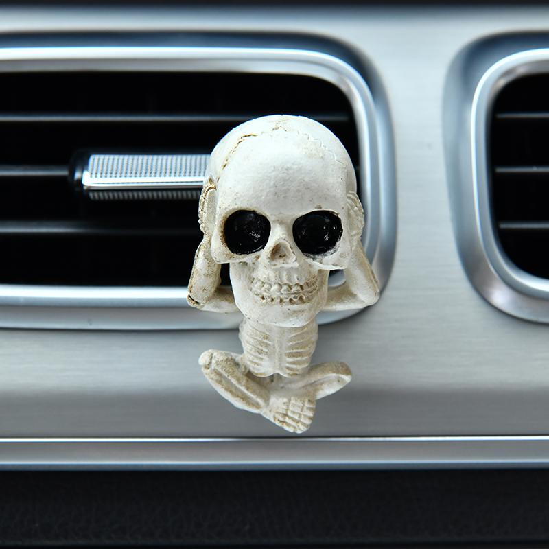 Creative car skull ornaments with the design of "see no evil, hear no evil, speak no evil", which are car interior decorations.