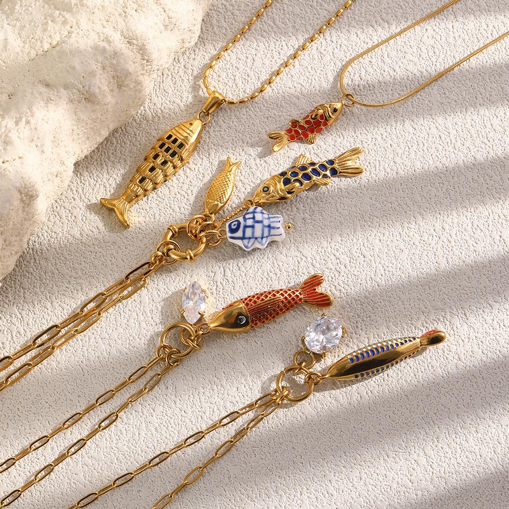 18K Gold Plated Ocean Style Light Luxury Small Fish Necklace with Stainless Steel and Drip Oil.