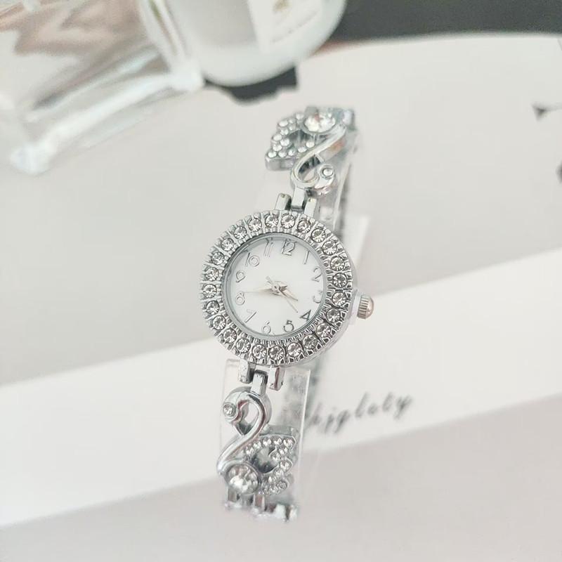 

Graceful and Fashionable Diamond Swan Women s Watch Full Diamond Digital Female Student Gold Watch срібний