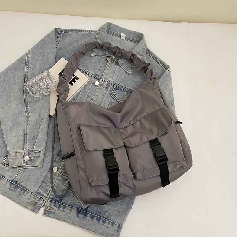 

Japanese casual literary canvas bag ins casual large-capacity shoulder women s bag simple and fashionable small fresh messenger bag серый