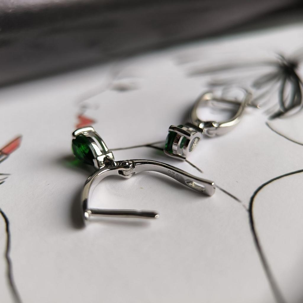 Серебряные серьги с изумрудом nano 1.1ct (2195665)