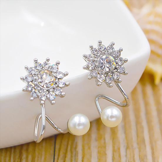 1 Pair Stud Earring Fine Workmanship Elegant Lightweight Snowflake Charm Earrings Ear Stud for Dating