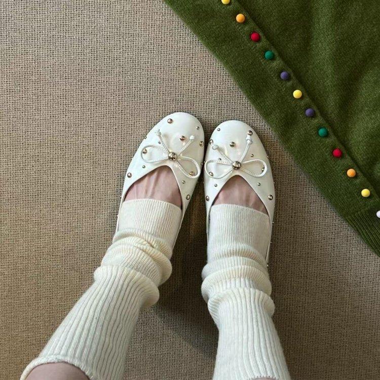 

Soft leather version~ fashionable and simple shallow mouth small single shoes bow rivet flat bottom casual women s shoes one pedal Doudou shoes 35