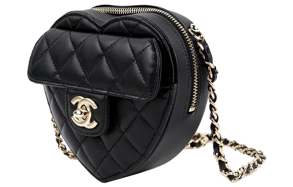 Chanel 22S Borsa a Forma di Cuore in Pelle di Pecora Trapuntata Nera con Catena Dorata e Zip a Zip Borsa a Spalla/Crossbody da Donna