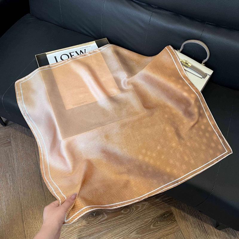 New 71 * 71cm Korean version small square scarf women's silk scarf spring and summer thin sunscreen scarf neck protection tied bag headband scarf
