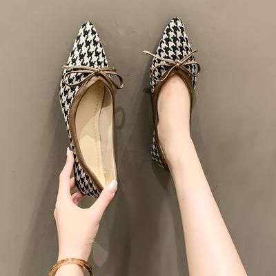 Nieuwe Lichtgewicht Dames Schoenen met Lage Instap 2024 Mode Casual Platte Schoenen Dames Dagelijks Luxe Puntige Dames Schoenen Damesschoenen