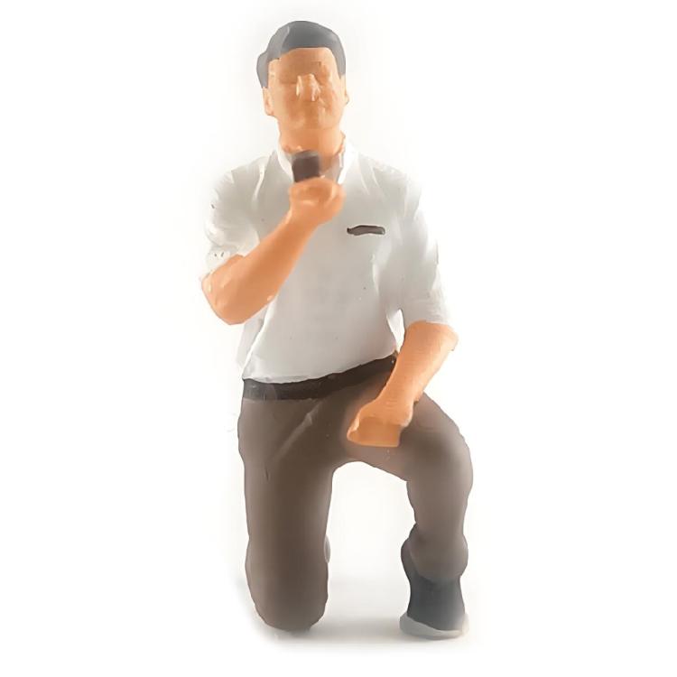 Lovely Tiny Couple Figurines 1:64 Proportion Realistic Resin Models Collectible Figurine for Wedding Cake Decorations