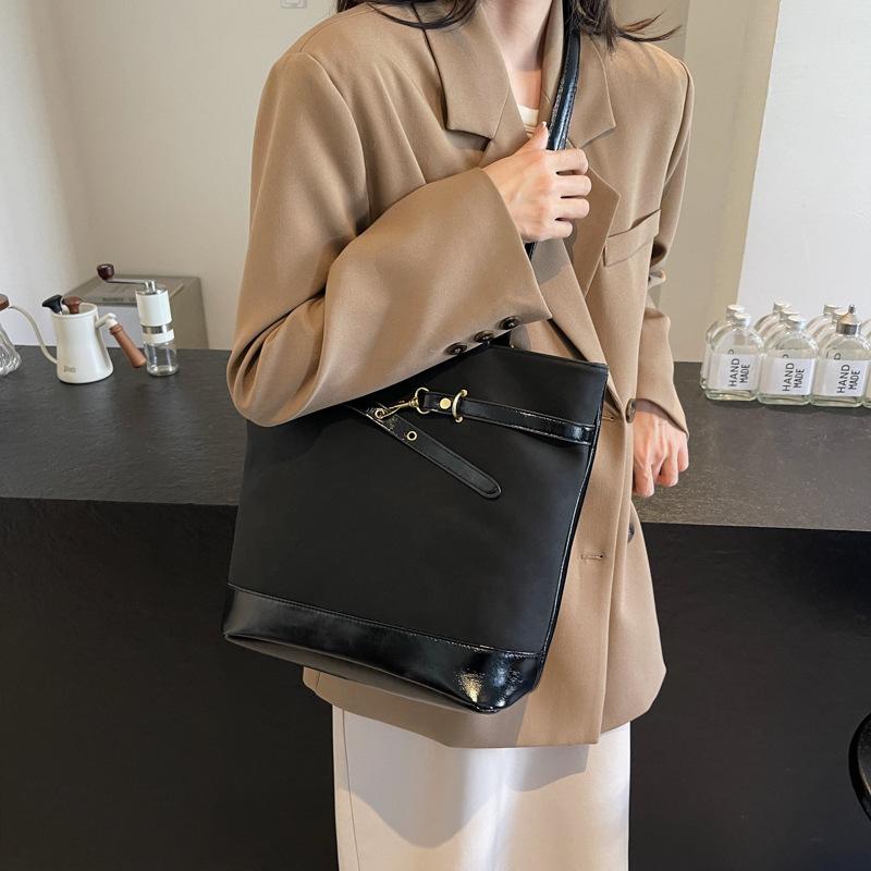 Simple Retro Premium Bucket Bag Women's Autumn and Winter New Fashionable Large-capacity Versatile Casual Shoulder Bag