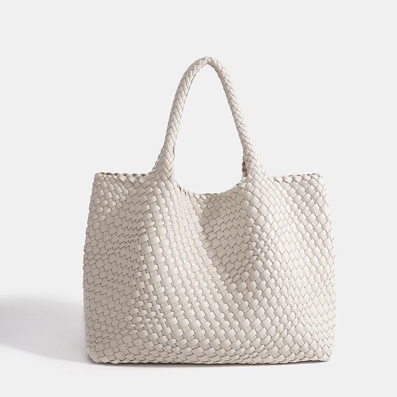 Eleganta roku darba austā soma: Lielas