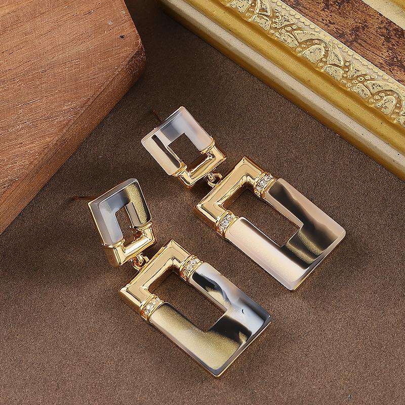 

Модные серьги-подвески для женщин чёрный