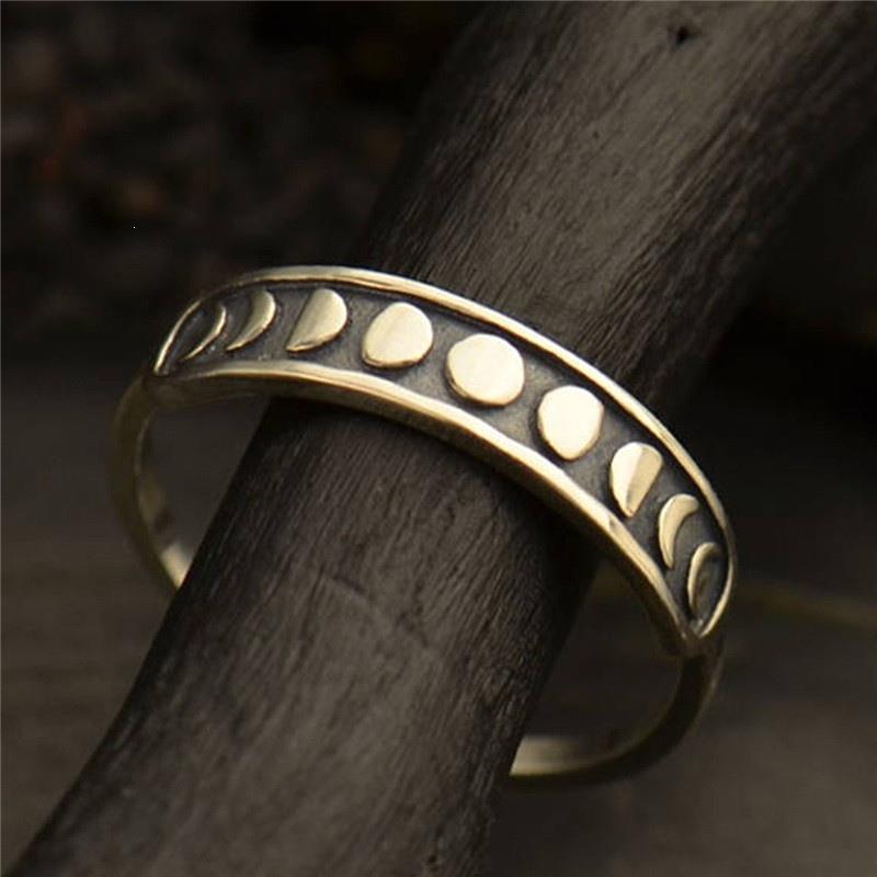Trendy Retro Crescent Moon Women's Versatile Ring