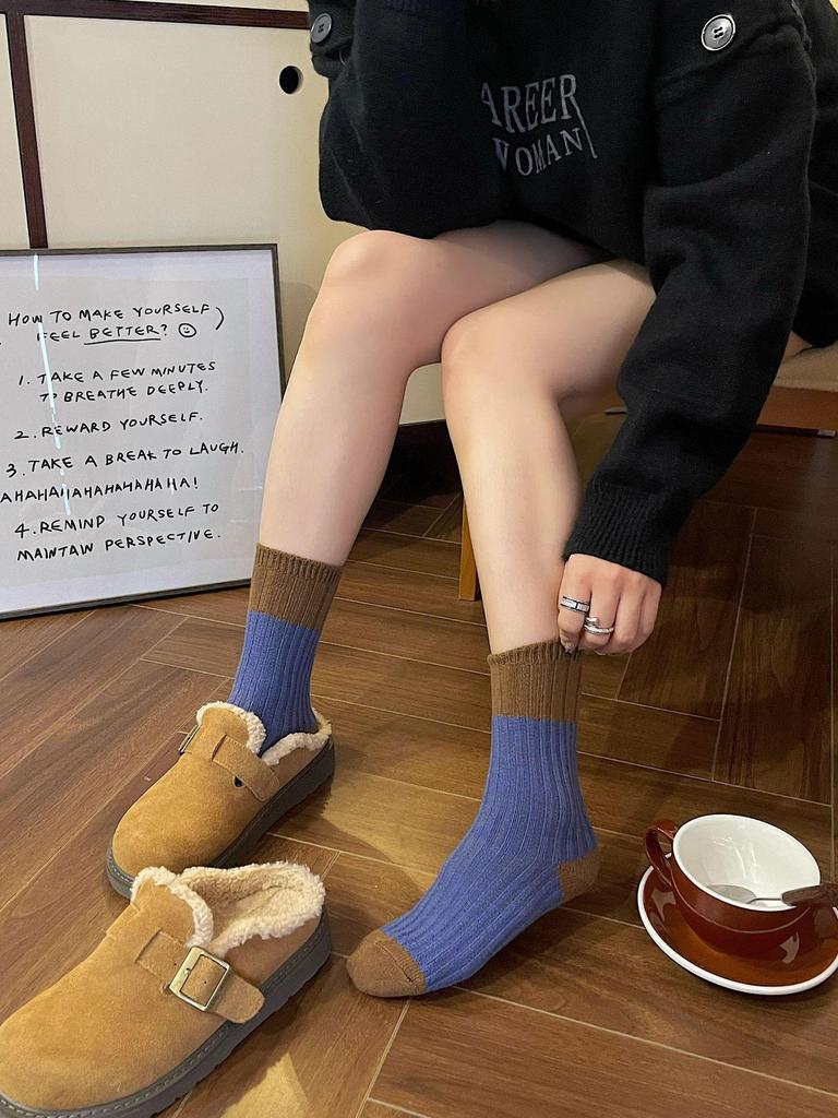 Women's Mid-Calf British Style Retro Socks - Fine Stripe Wave Pattern, Ins Fashion Versatile, College Style