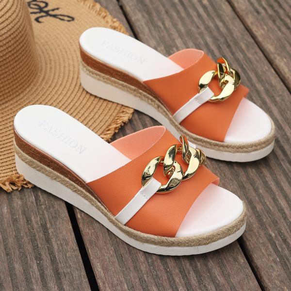 Fashion On A Wedge Slippers Soft Women Luxury Shoes Low Platform Big Size Shale Female Beach Rivet Slides Comfort Designer Sabot Hoof He