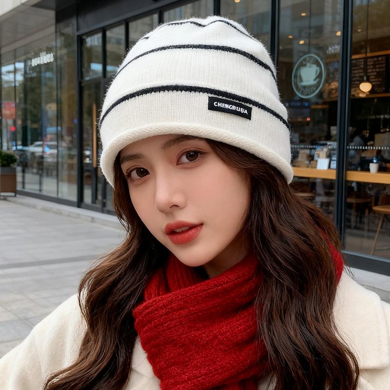 

Японский алфавит Вязаная шапка-бини Ленивый стиль Большой обхват головы Подчеркивает маленькое лицо Защита ушей Холодная шапка для мужчин M（56-58cm）