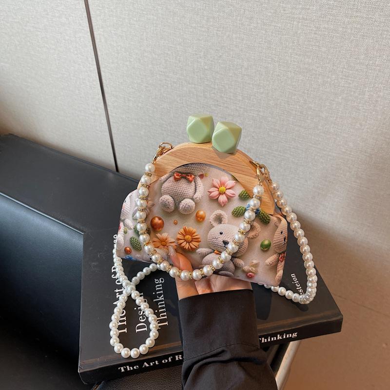 

Cute cute girl bag new niche pearl chain messenger bag exquisite mini gold bag бежевый