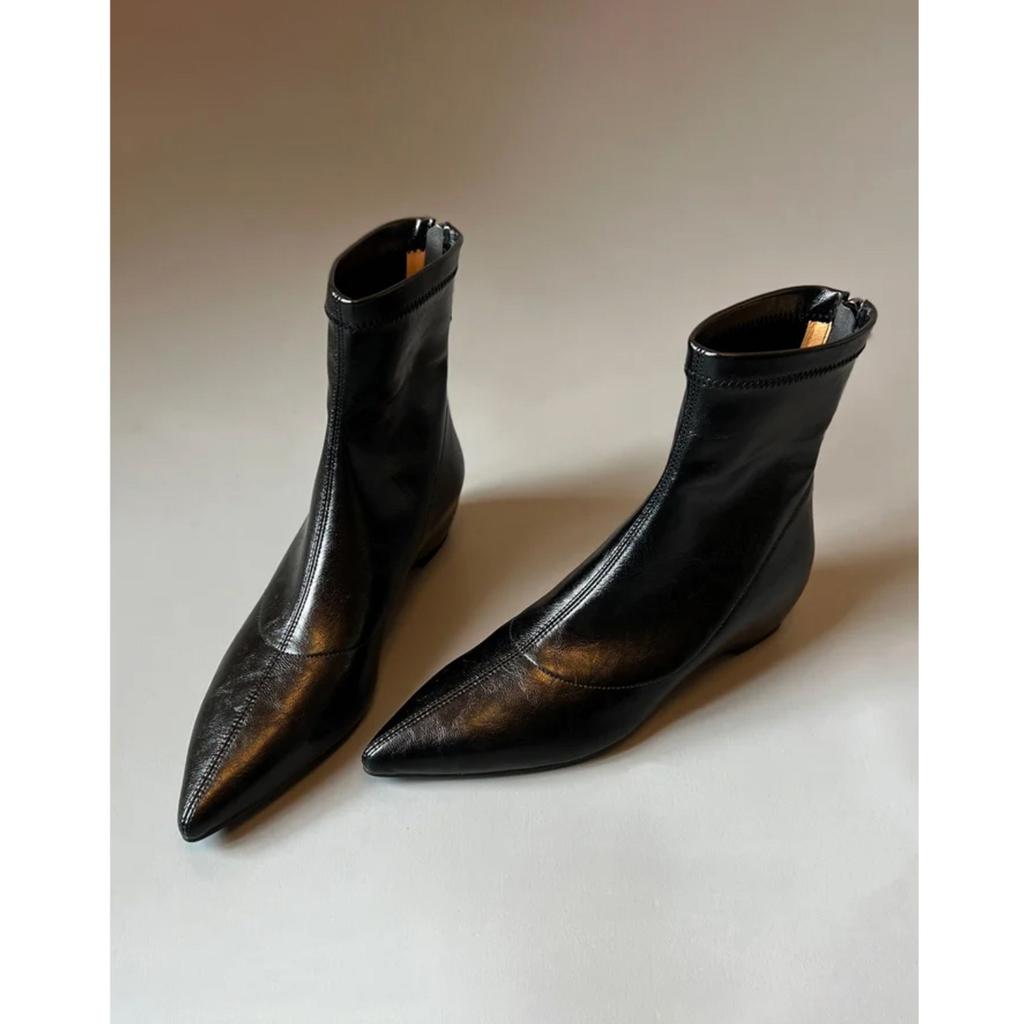 French pointed inner height increase thin boots women's 2026 huge good-looking short boots leather wedge Chelsea boots