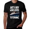 Juste Un Garçon Qui Aime Le Titanic Amoureux Du Navire Titanic Cadeau Pour Garçons Enfants T-shirt Impression Élégante Manches Courtes
