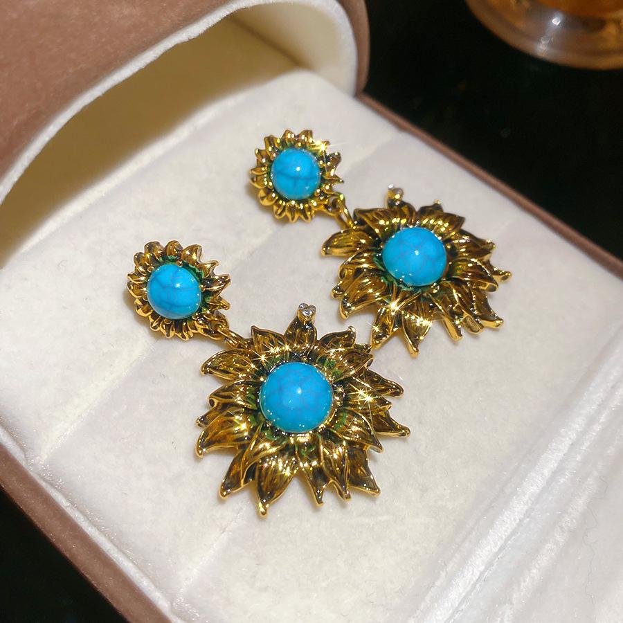 Silver Needle Vintage Rhinestone and Pearl Geometric Floral Stud Earrings