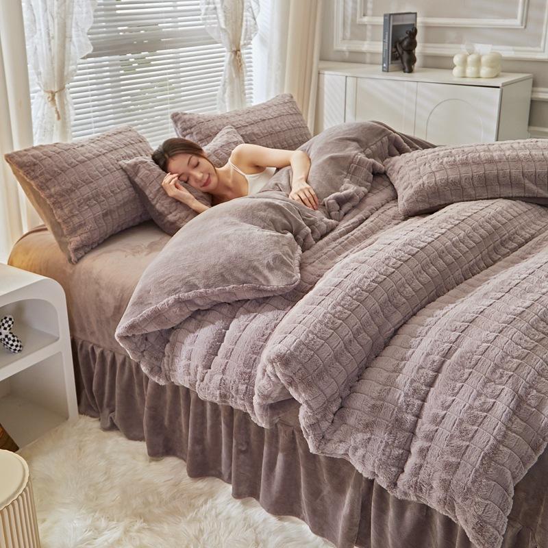 Winter Thickened Milk Velvet Four-piece Bed Sheet Quilt Cover Bed Warm Rabbit Velvet Quilt Cover Flannel Coral Velvet Bed Skirt Three-piece Set