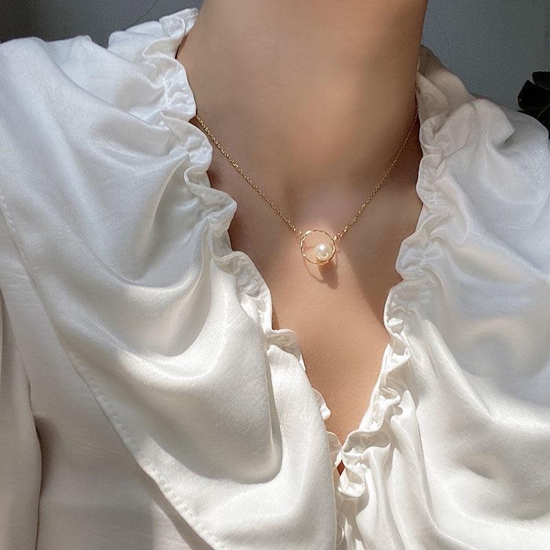 High-End Baroque Pearl Clavicle Necklace - Women's Retro, Simple, Japanese-Korean Design