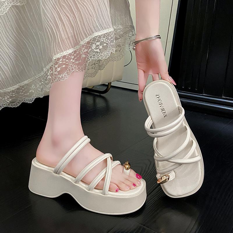 Muffin Thick-soled Toe Flip-flops Shoes for Women's Summer Wear 2025 New Height-increasing Casual Beach Sandals One-word Sandals