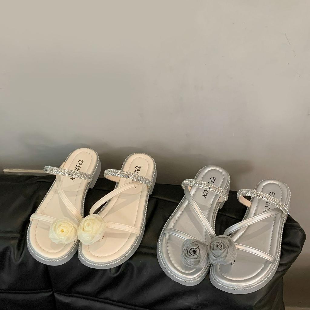 Feenstil Mode Strass Set Zehenpantoffeln Damen Sommerbekleidung 2025 neu dicker Absatz mit Rock Blume Zehensandalen