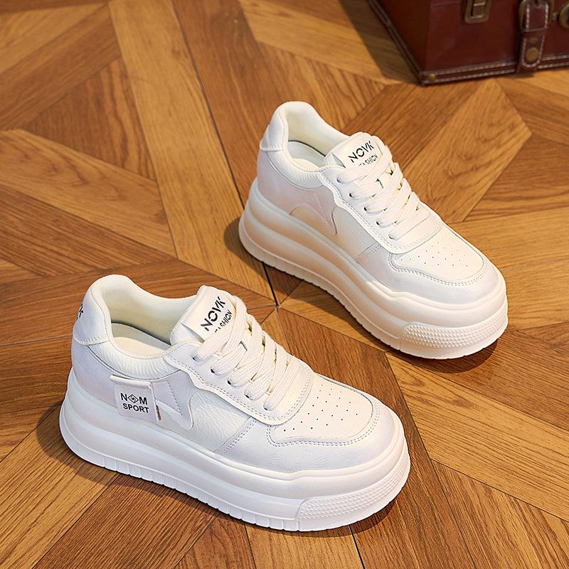 

2025 весна новые кожаные маленькие белые туфли женские плоские корейская версия универсальные повседневные туфли популярные удобные студенческие женские туфли 34 бежевый