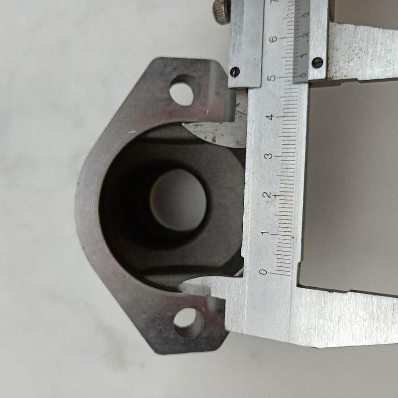 Water Outlet Connector 6204-11-6421 4D95 Thermostat Cover 6204116421 for KOMSTSU 3D95 4D95 Engine