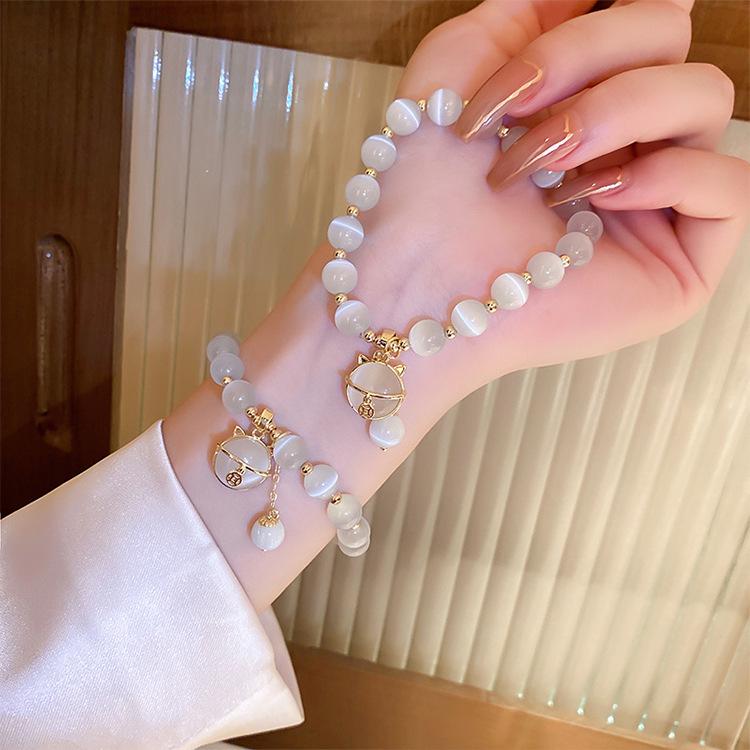 Cat's Eye Beaded Bracelet: Kitten Design for Women, 2022 Autumn Collection.