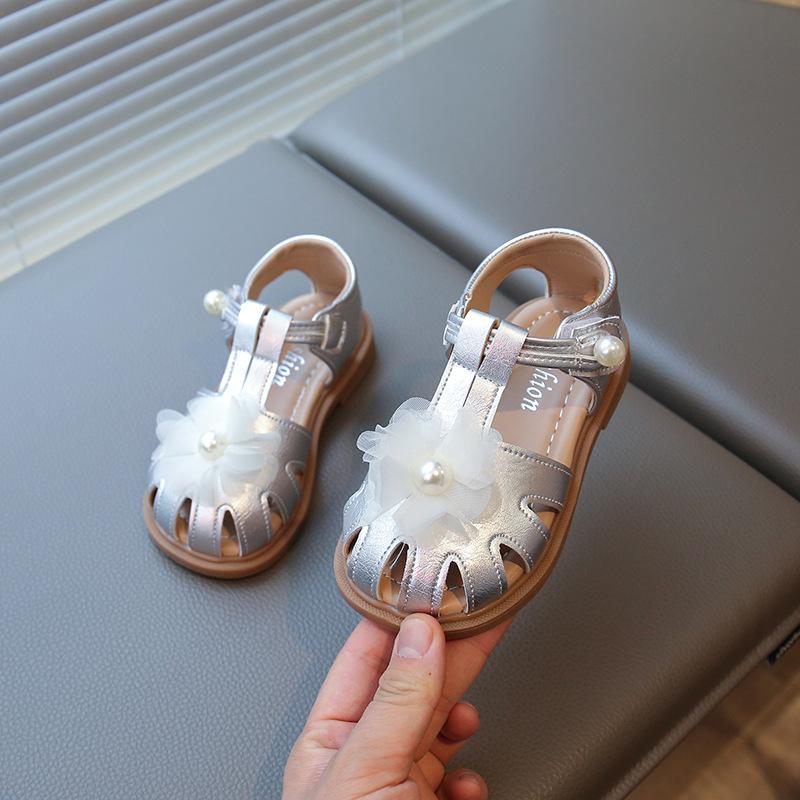 

Girls Sandals T-strap Hollowed-out Kids Beach Shoes Sweet Flowers 2025 Summer New Children Princess Shoes Non-slip Soft Sole 23 срібний