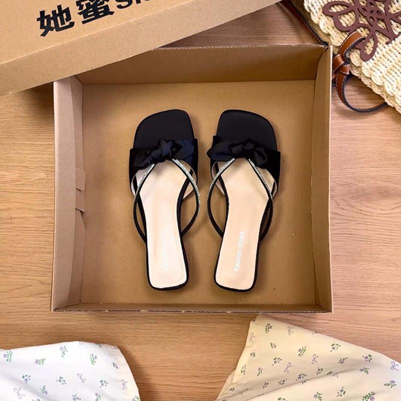 2025 Summer New Versatile Square Head Nude Rhinestones with Low Heels Cool Slippers Thin Heels Half Slippers Outer Wear Women