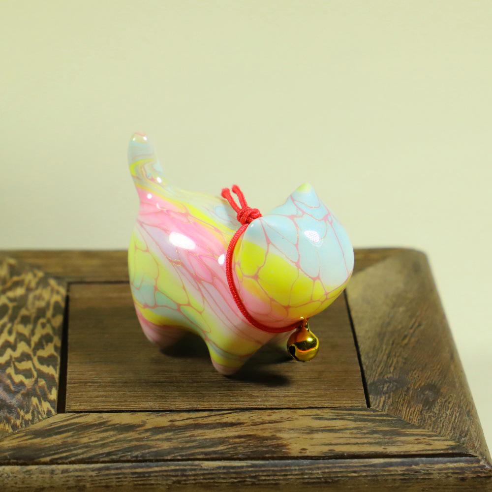 Santalové dřevo Kočka pro štěstí se zvonkem: Roztomilá figurka koťátka s naklánějící se hlavičkou, kreativní dárek k narozeninám