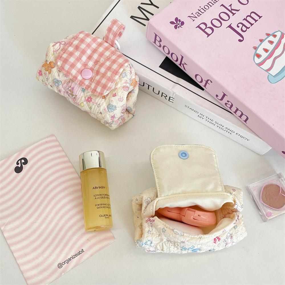 Ins Aesthetic Cartoon Quilted Makeup Bag Snap Closure Portable Cosmetic Pouch Travel Essential Small Organizer for Toiletries