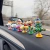 Ozdoba na deskę rozdzielczą samochodu Crayon Shin-chan – Urocza dekoracja z kreskówki i prezent redukujący stres