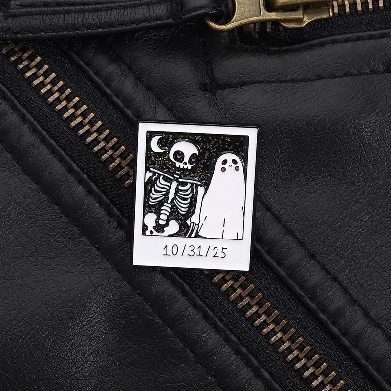 Halloween Selfie Enamel Pins Custom Skeleton Boo Ghost Photo Brooches Lapel Badges Funny Jewelry Gift for Kids Friends