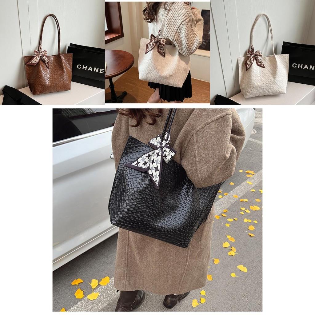 Classy Everyday Tote Bag For Women In Fashionable Colors Designed For Commuting And Casual Use