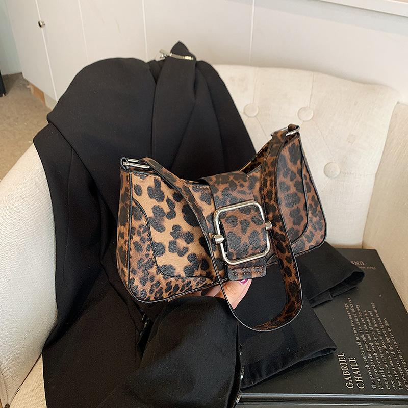 Korean version of fashion underarm women's bag 2025 winter new niche design handbag retro leopard print shoulder crescent bag