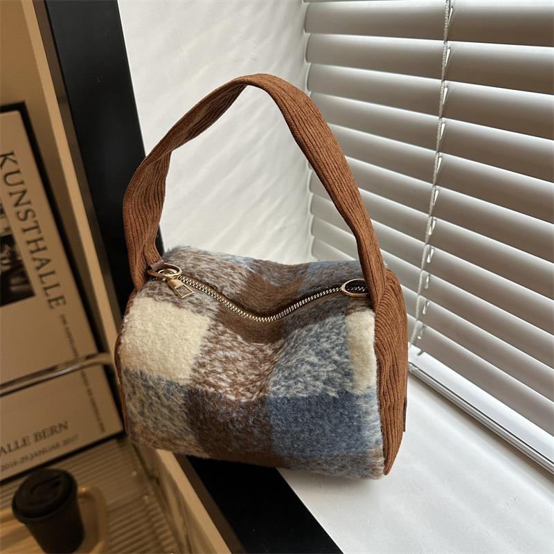 Winter Plaid, Winter Fashion 2025 New Woolen Plaid Single Shoulder Crossbody Pillow Handbag