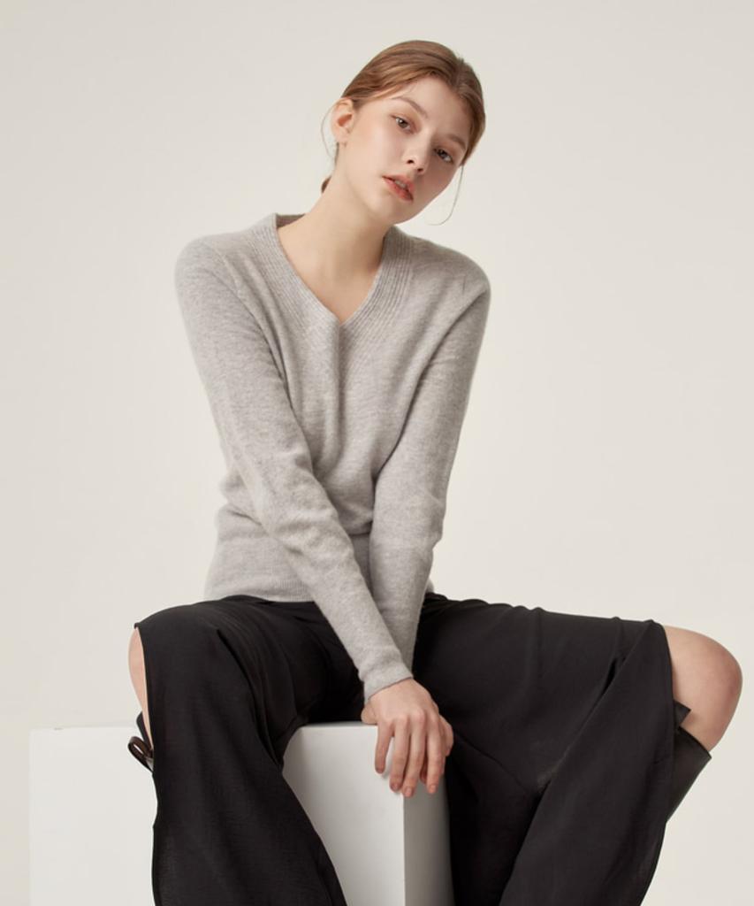 TACET Basic Cashmere Blended V-Neck Knit