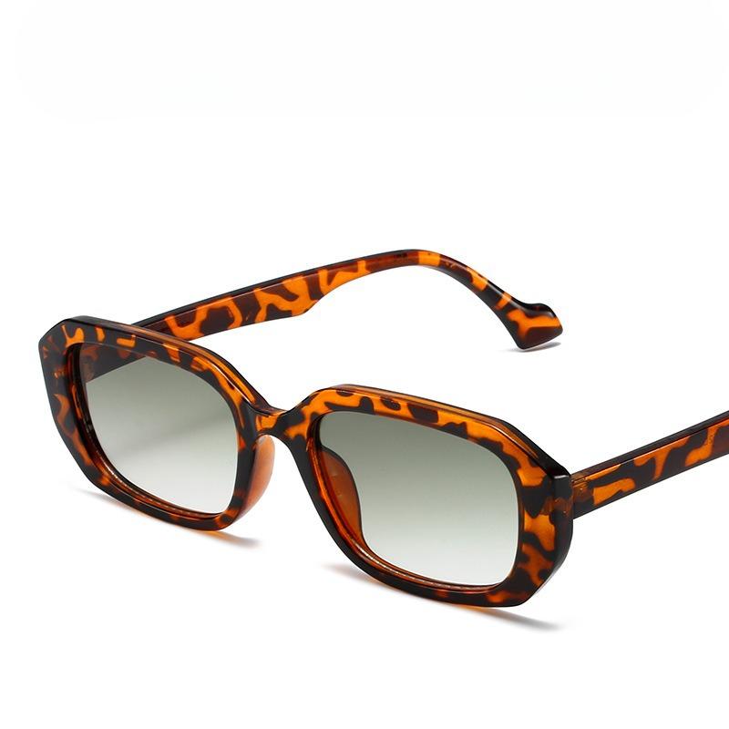Fashion Unisex Oval Frame Sunglasses with UV400 Protection Leopard Pattern Vintage Travel Sunglasses for Outdoor Activities