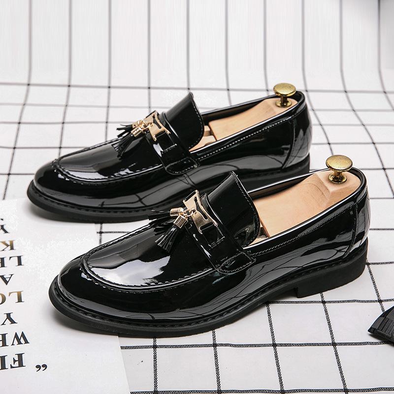 Spring New Style Glossy Patent Leather Men's Tassel Pointed Toe Business Casual Shoes.