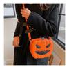 Trendige Mini-Kürbis-Umhängetasche für Halloween mit kreativem Color-Blocking-Design