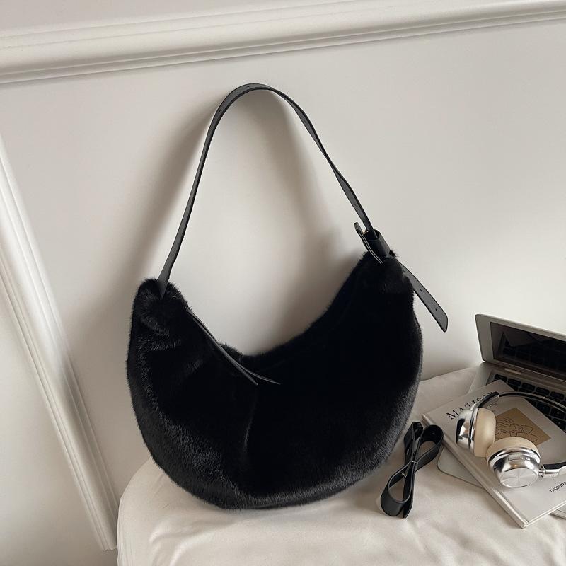 Fashion casual plush hand carry dumpling bag women s autumn new simple light luxury niche shoulder bag