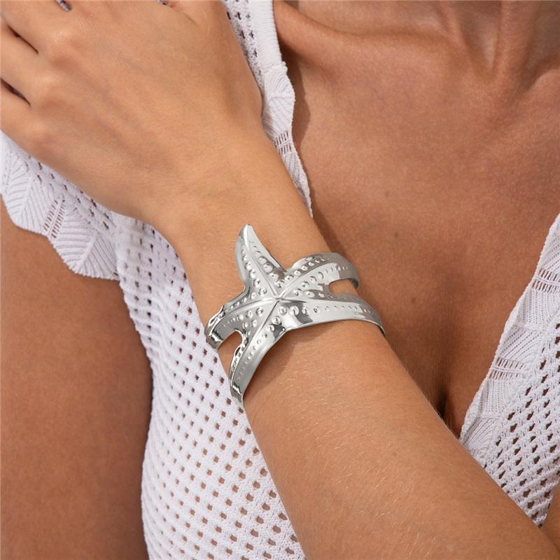European and American ocean style metal pitted starfish bracelet Bracelet exaggerated design open bracelet for women