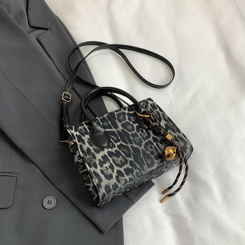 Stylish Fashionable Women s Handheld Small Bag Winter Trendy Retro Shoulder Bag Without Pendant чёрный