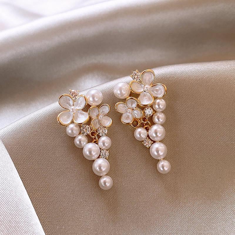 Elegant French Pearl  White Flower Grape Cluster Stud Earrings - High-End, Versatile Fashion Accessory