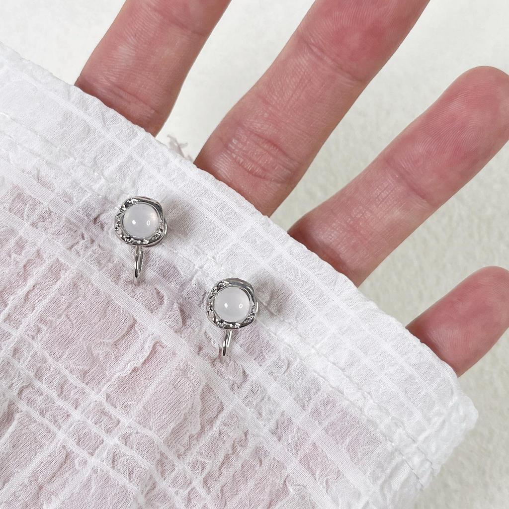 Vintage French Pearl No-Pierce Earrings: Elegant Luxury Clip-ons for Women