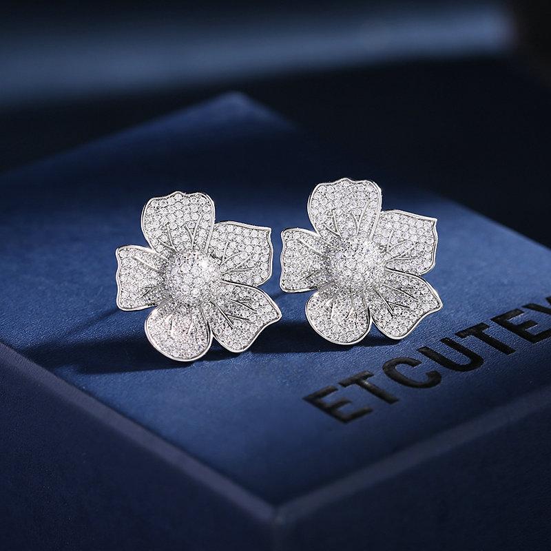 

Легкий комплект ювелирных украшений класса люкс, серьги-гвоздики класса люкс, цветок прилива, пресноводный жемчуг, бахромчатое ожерелье, цепочка на ключицу.