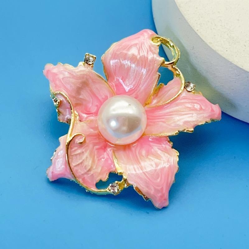 Flower-shaped Pearl Brooch for Women - Elegant, Luxurious, High-end, Waist-revealing Pin with A Pressed Closure